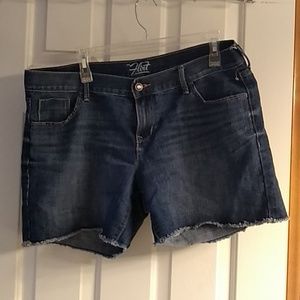 Old Navy Jean Shorts Size 14